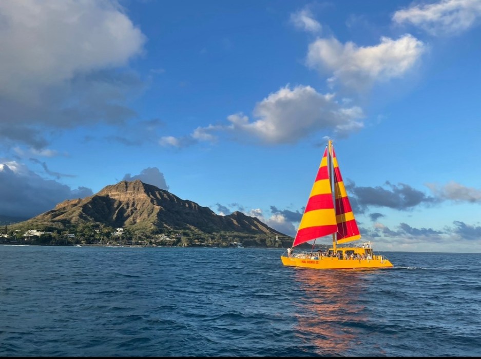 Diamond Head Happy Hour Sail | Na Hoku 3 Catamaran